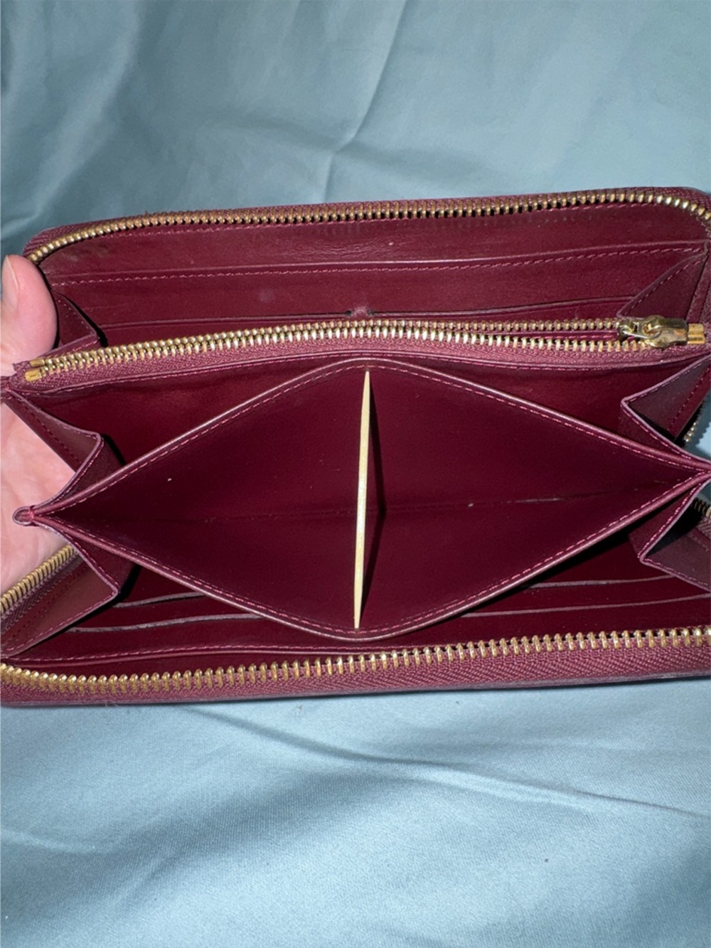 Louis Vuitton Vernis Zip Around Wallet in Burgundy, Comes With COA. - Picture 13 of 16